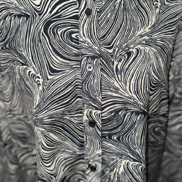 Stylish Black and White Women's Shorts and Button Down Set - Picture 6 of 9